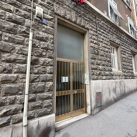 Corto - Reception Apartamento Trieste